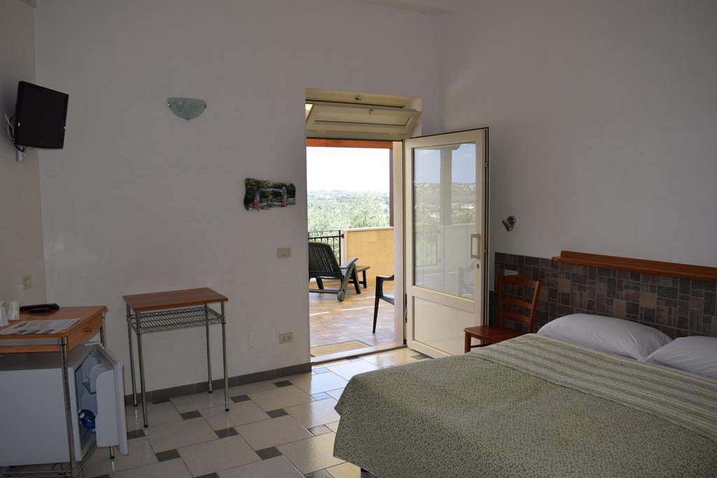 Bed & Breakfast La Collinetta Locorotondo Exterior photo